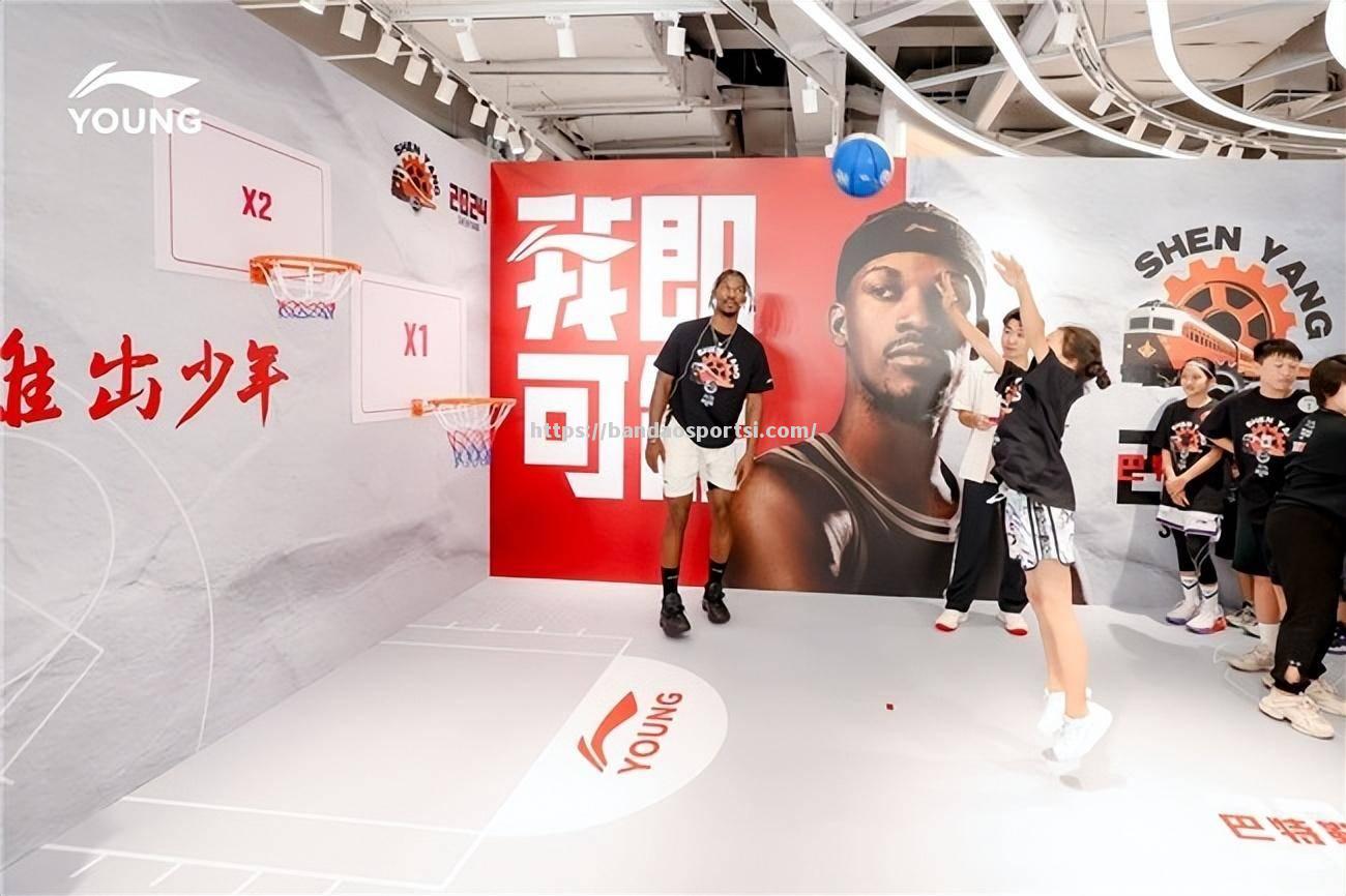 篮球球队举办了一场粉丝见面会