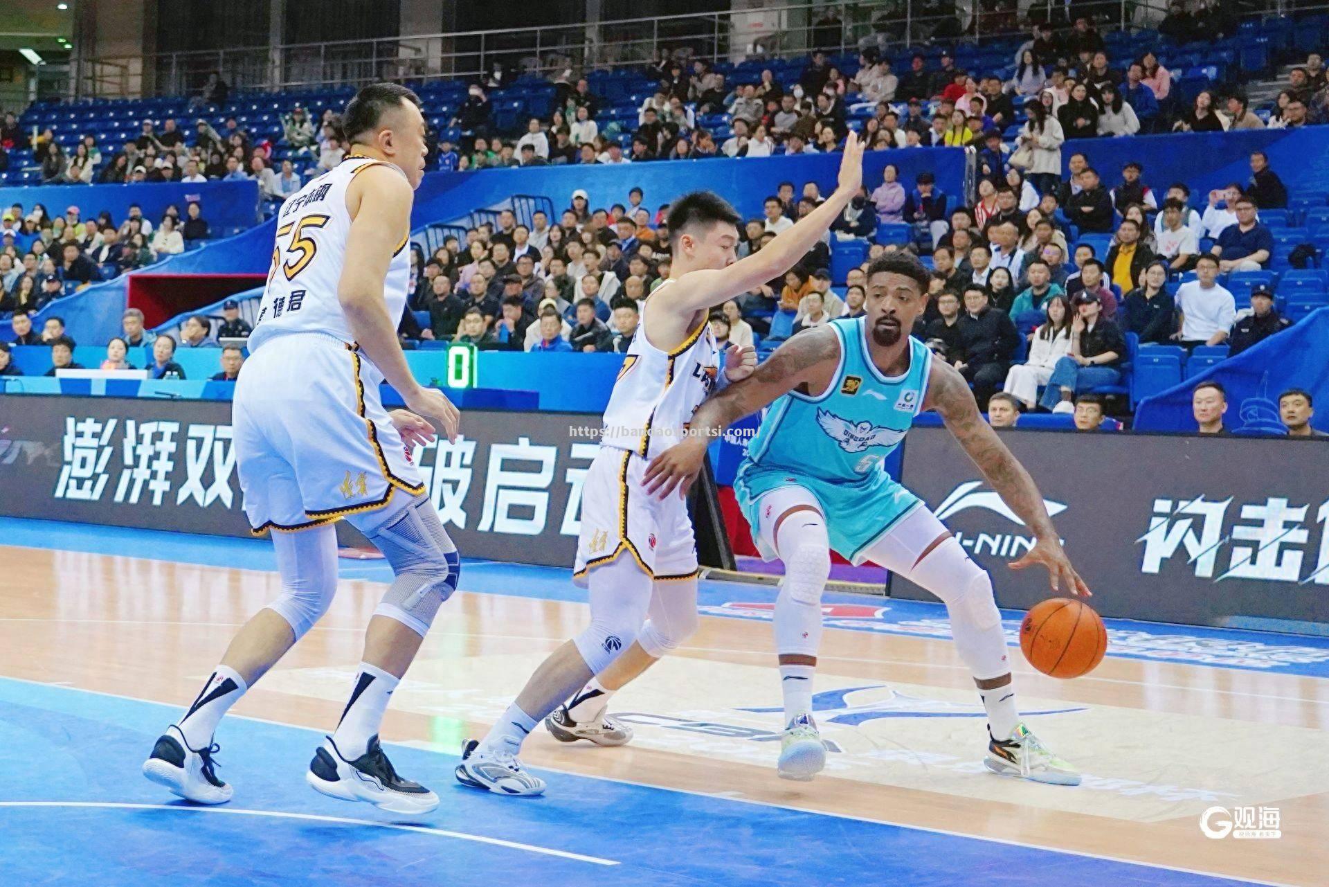 半岛体育-本赛季CBA交战激烈，强队逐渐显现实力