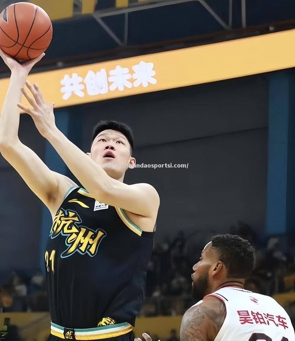 半岛体育-广东宏远队遭遇山东队逆袭，惊险取胜